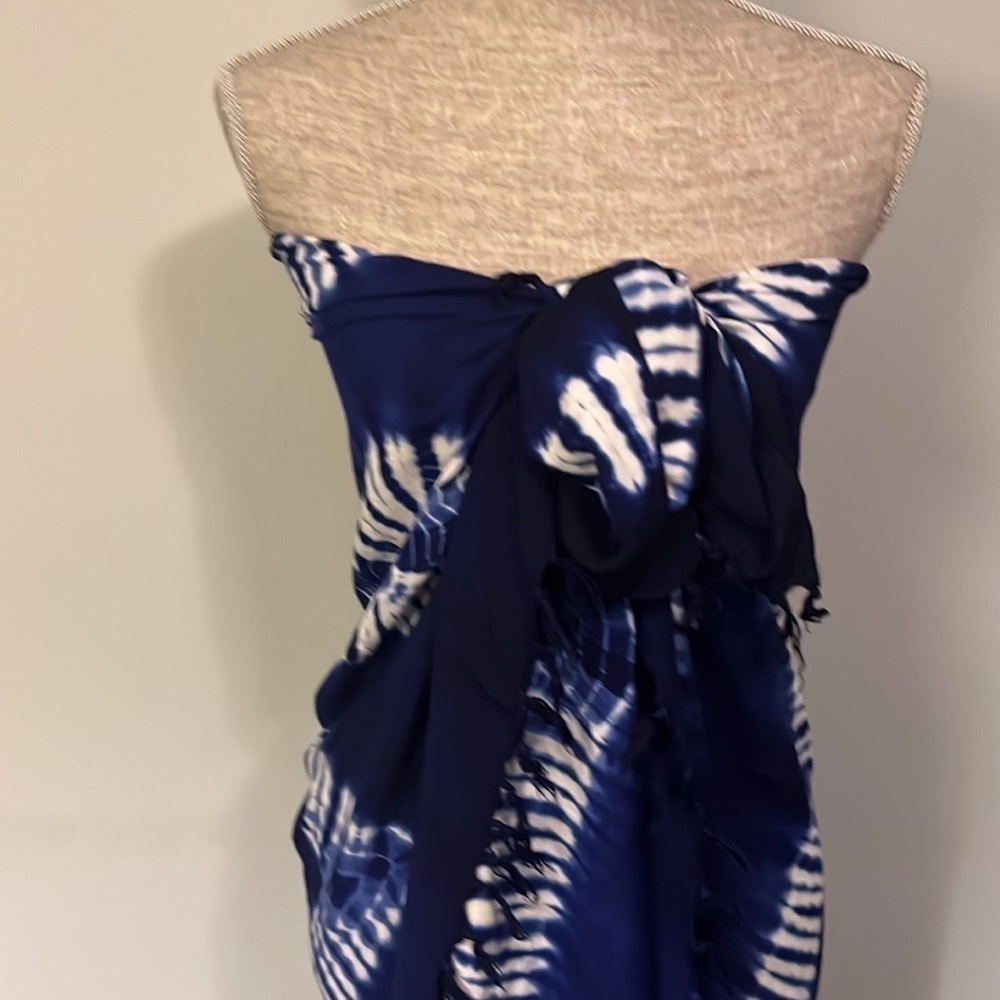 Tie Dye Sarong.  Blue and white with fringe on sides. - Picture 5 of 5